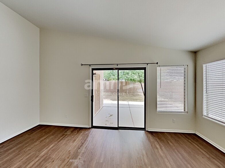 Building Photo - 15848 W Linden St