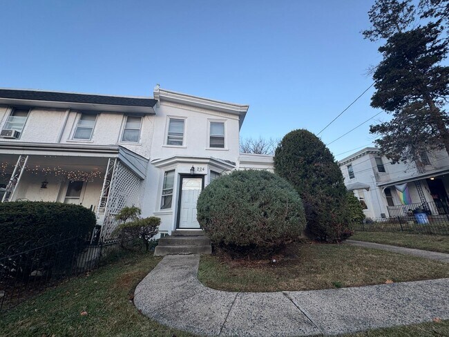 Building Photo - 224 N 65th St