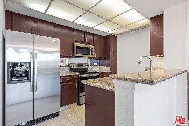 Building Photo - 10535 Wilshire Blvd