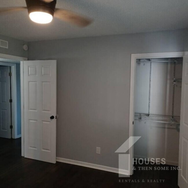 Building Photo - 14 Baggott St