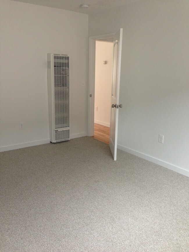 Building Photo - 128 S Hayworth Ave