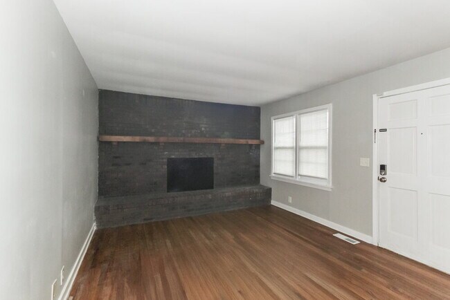 Building Photo - 960 7th Pl