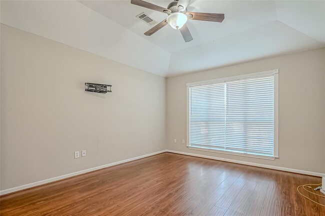Building Photo - 7135 Woodland Oaks