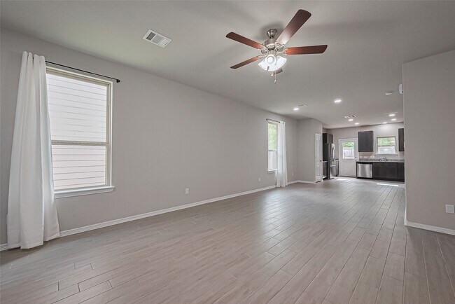 Building Photo - 24742 Russet Bluff Trl
