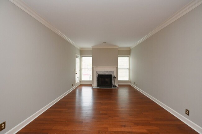 Building Photo - **UPDATED FIRST-FLOOR CONDO IN DESIRABLE P...