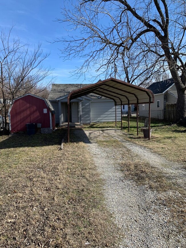 Building Photo - Adorable home in Joplin! 2 bedroom, 1 bath...