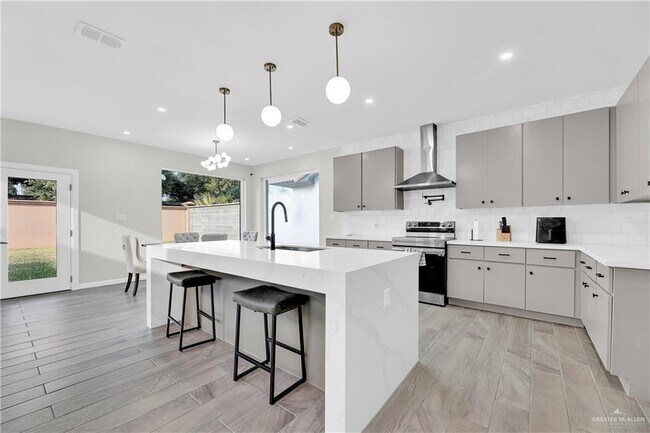 Building Photo - 1420 Providence Ave