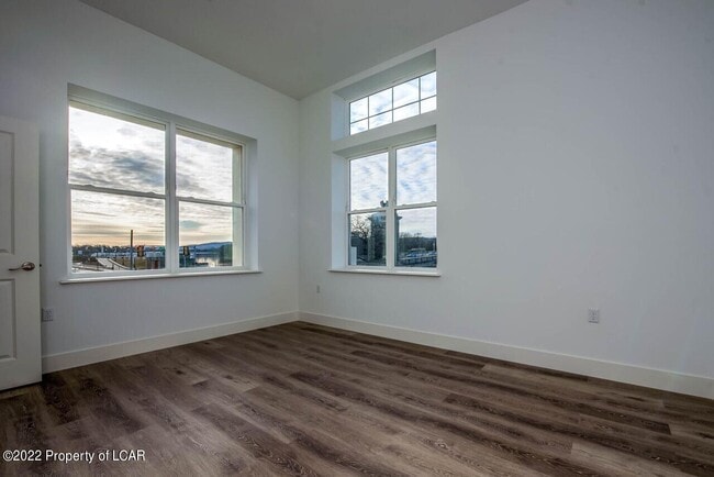 Building Photo - 19 N River St