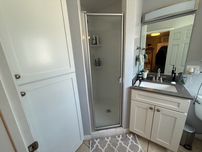 Bath 2 - 1000 Highland Ave