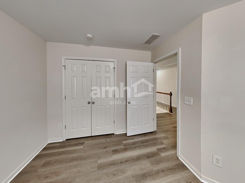 Building Photo - 1637 Bradmere Ln