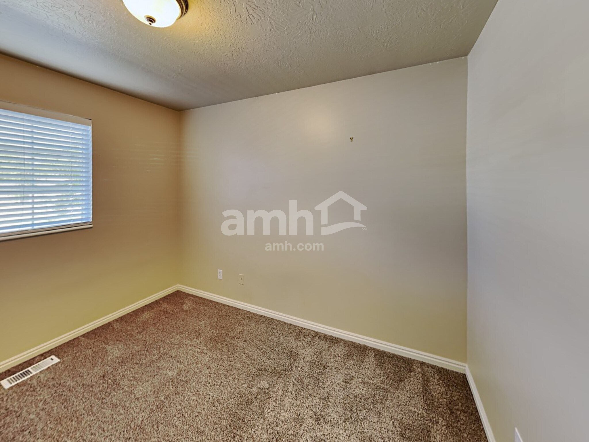 Building Photo - 272 S 590 W
