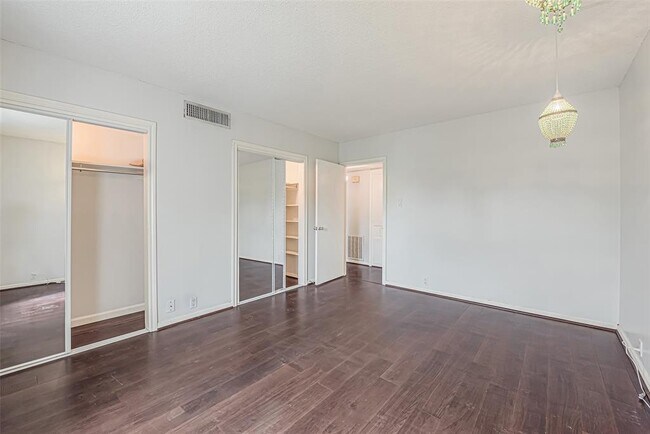 Building Photo - 2601 Bellefontaine St