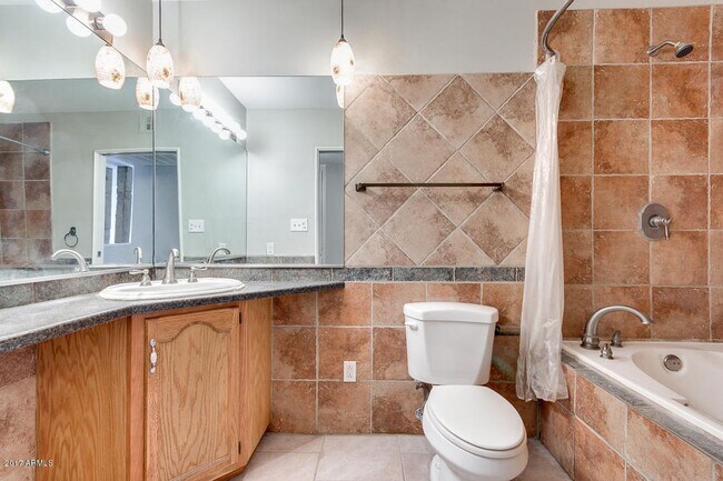 Building Photo - Best Neighborhood around ASU!  5 Bed 2 Bath with great yard