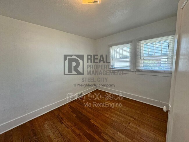 Building Photo - 602 W Orman Ave