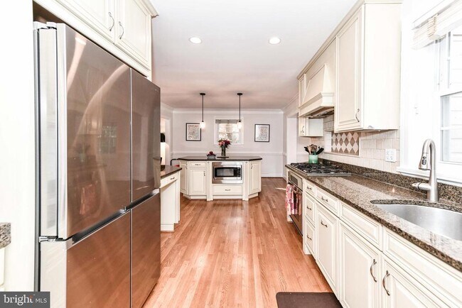 Building Photo - 3061 N Oakland St