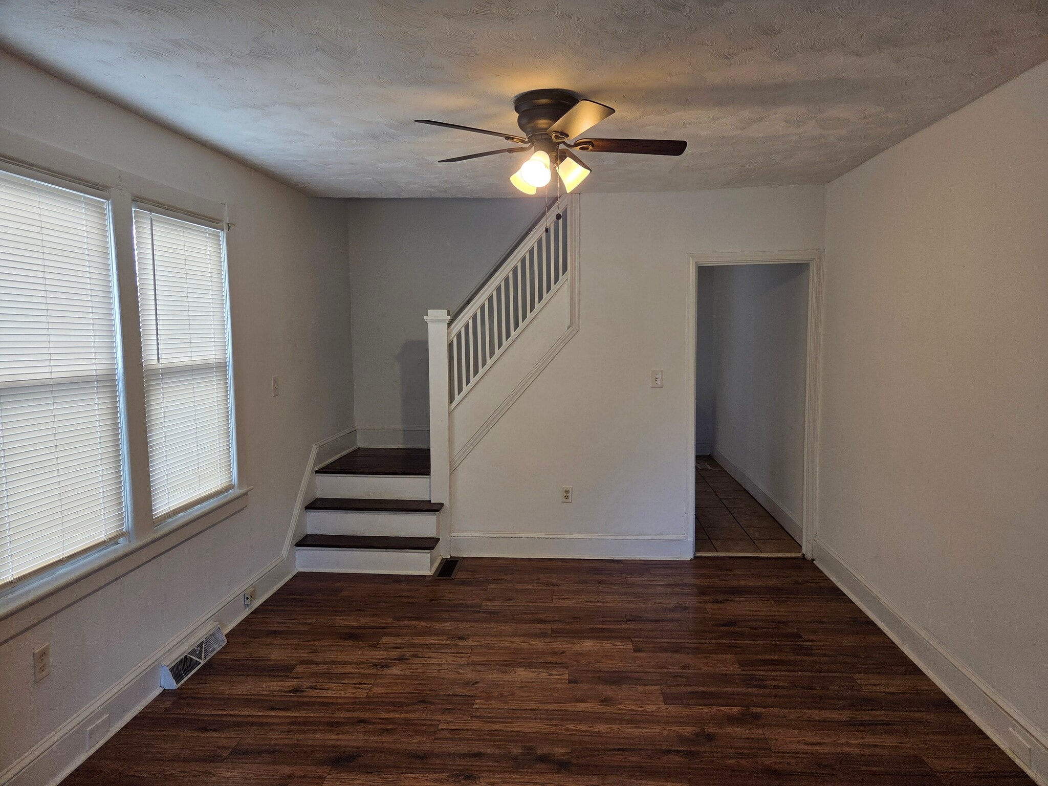 Dining room - 2437 Sycamore St