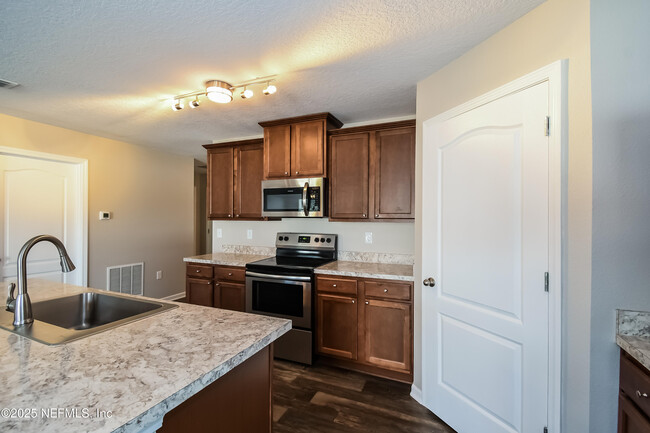 Building Photo - 3340 Canyon Falls Dr