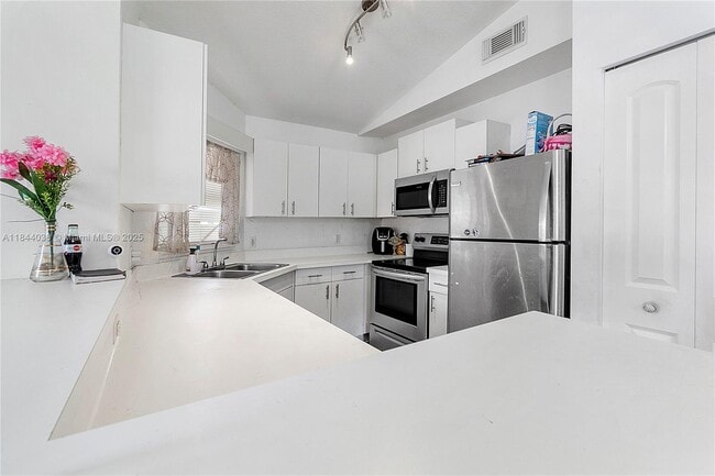 Building Photo - 2828 Stoneway Ln