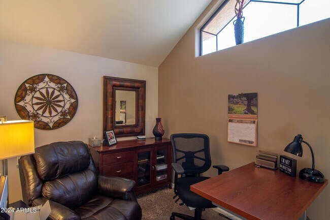 Building Photo - 1001 N Pasadena