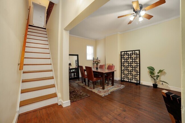 Building Photo - 1933 Montrose St