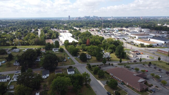 Building Photo - 1804 St Claire Ln