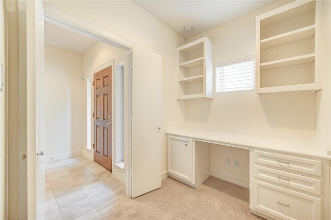 Building Photo - 11508 Main Cedar Dr