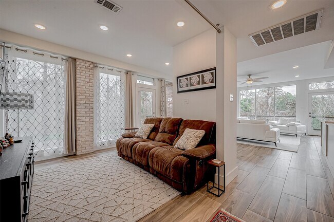 Building Photo - 6628 Bayou Glen Rd