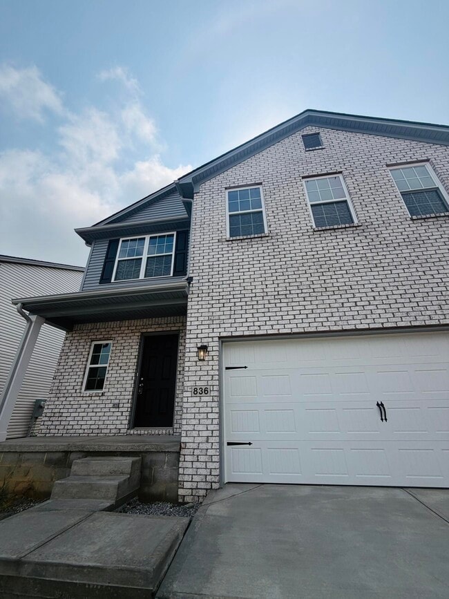 Building Photo - 836 Halford Pl