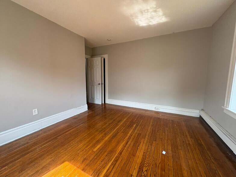 Building Photo - 279 Winthrop Ave