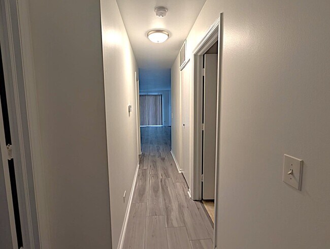 Building Photo - 205 Glasgow Ln