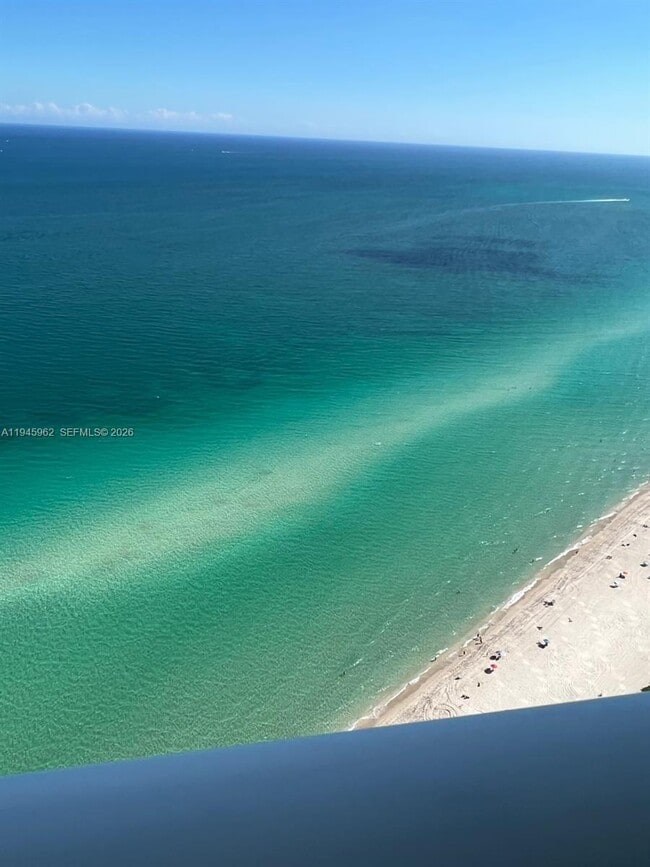 Building Photo - 15811 Collins Ave