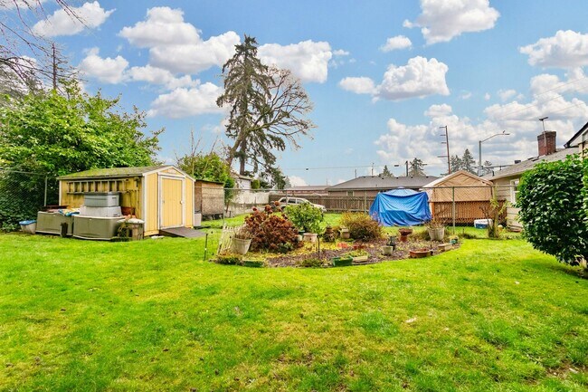 Building Photo - AVAILABLE FOR RENT – Beautiful 4BD / 3BA Home in Tacoma!