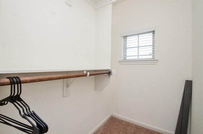 Building Photo - 1627 Summer City Dr