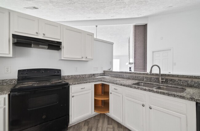 Building Photo - 8203 Lone Quail Dr