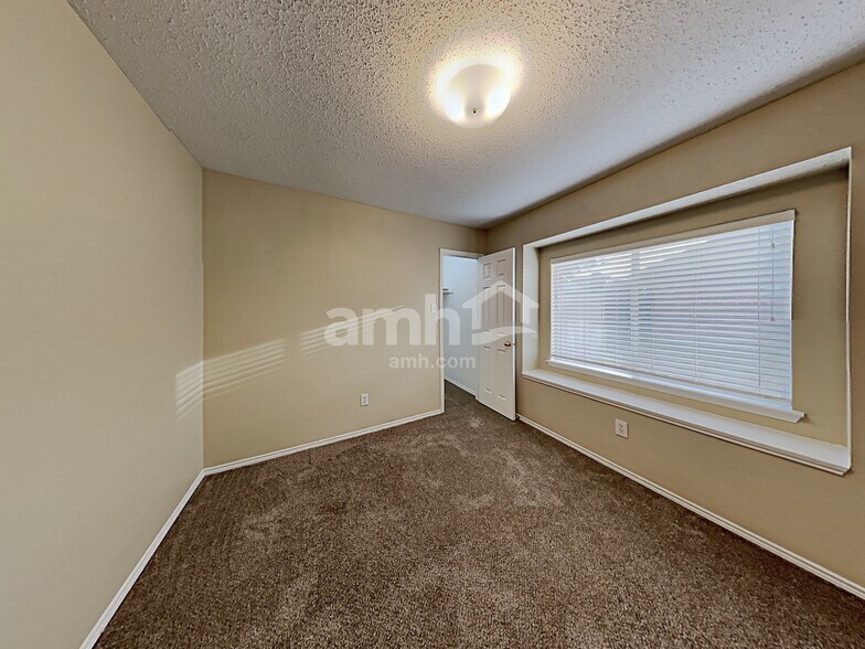 Building Photo - 3001 Morning Dove Ln