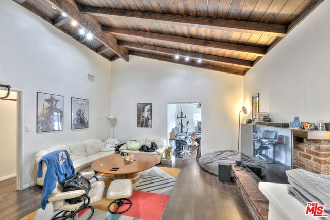 Building Photo - 4905 Coolidge Ave