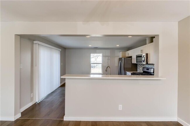 Building Photo - 4702 Bandera Rd