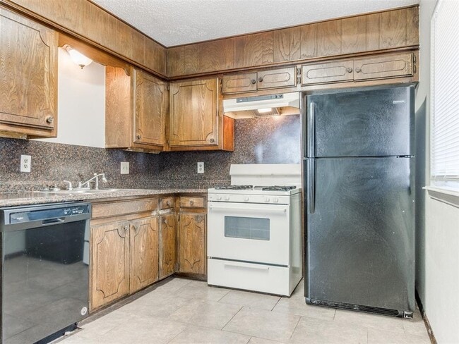 Building Photo - 822 Russell Cir