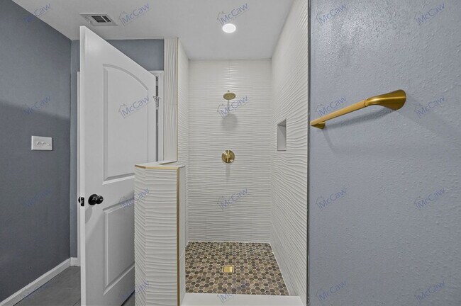 Building Photo - 2517 Tisinger Ave