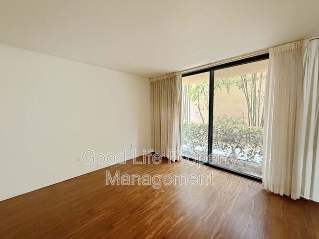 Building Photo - 4287 Fifth Ave