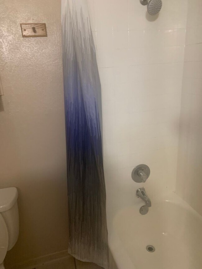 Building Photo - Somerset West Campus - 3BD/2BA - Reserved Parking - W/D - Shuttle Stop - $2200