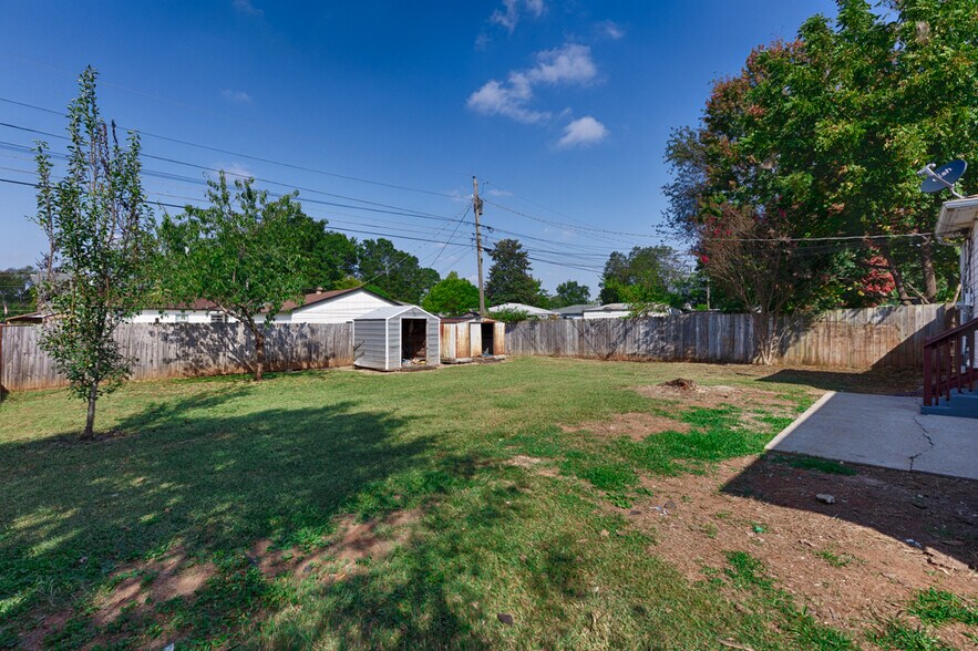 Building Photo - 3116 Hale Dr SW