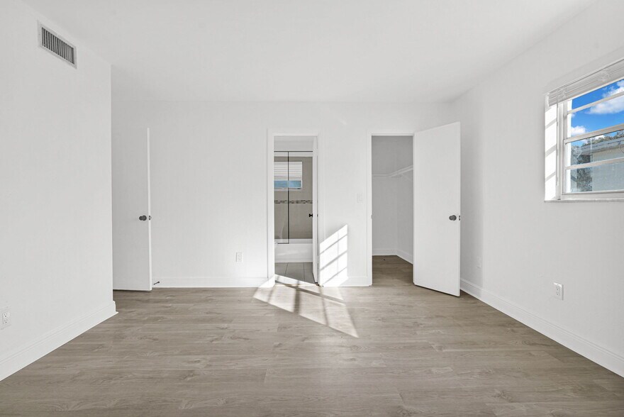 Building Photo - 8276 NE Miami Ct