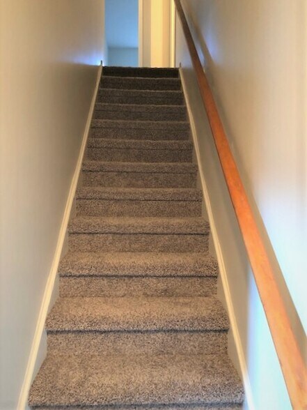 Building Photo - 211 E Northpoint Avenue