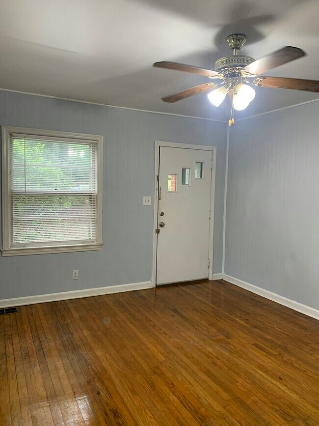Building Photo - 117 Shadowmoor Dr