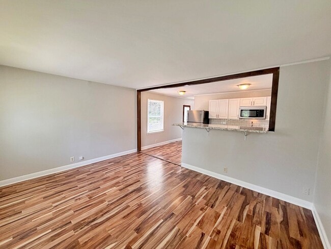 Building Photo - Move-In Ready 3BR Rental with Spacious Yard & Deck