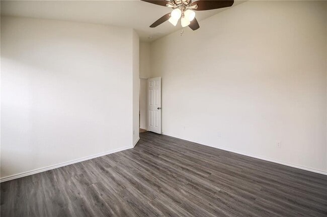 Building Photo - 137 Langtry Ln