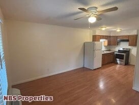 Building Photo - 867 N Gallaher View Rd