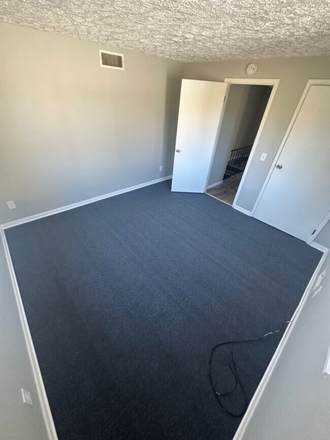 Building Photo - 31 Plover St