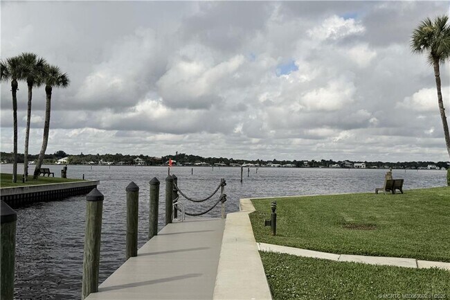 Building Photo - 1950 SW Palm City Rd